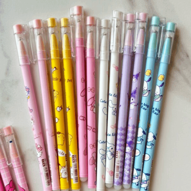 Colorful assortment of pastel Sanrio gel pens in soft pink, sunny yellow, lavender, sky blue, and white featuring Hello Kitty, Pompompurin, My Melody, Cinnamoroll, Kuromi, and Pochacco